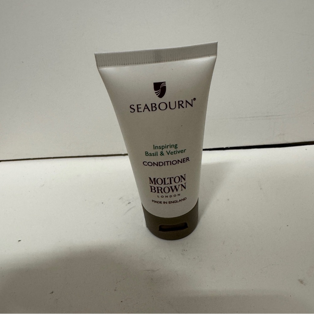 Molton Brown Seabourn Collection Inspiring Basil & Vetiver Conditioner 50ML - Picture 1 of 3